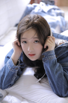 《年轻女教师3》电影